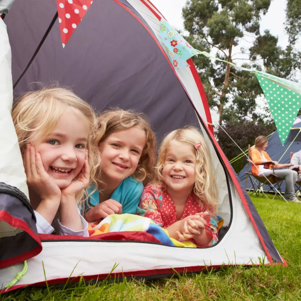 Dans un parc de 5 hectares, venez camper sur un emplacement camping en tente, caravane ou camping-car à 800 m de la plage de Cayeux